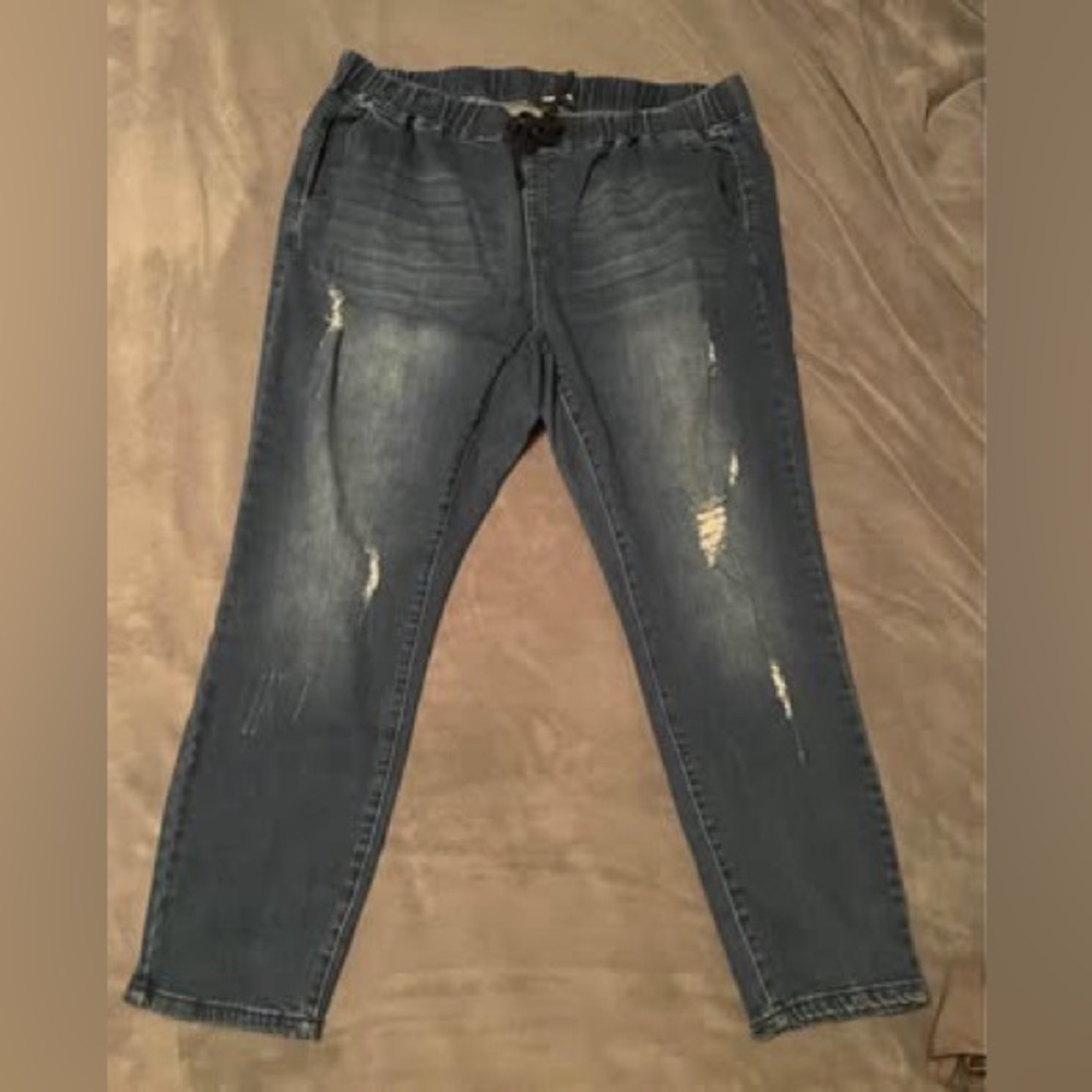 Almost Famous Denim joggers